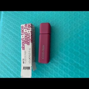 About Face matte fluid eye paint